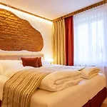 Lend-platzl Otel